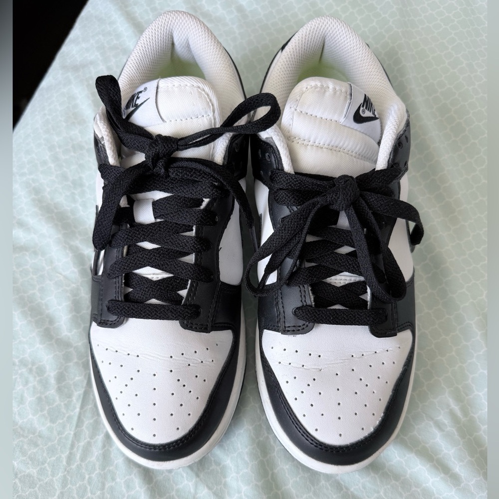 Nike White and Black Low-Top Sneakers